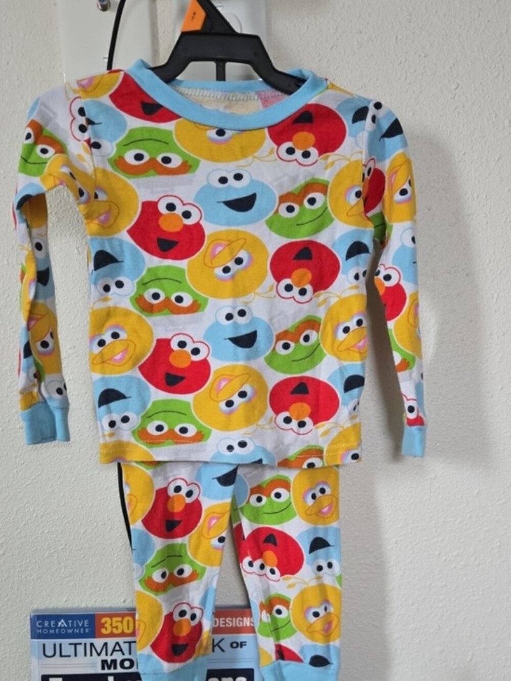 Sesame Street Kids Multicolor Character Face Pajama Set